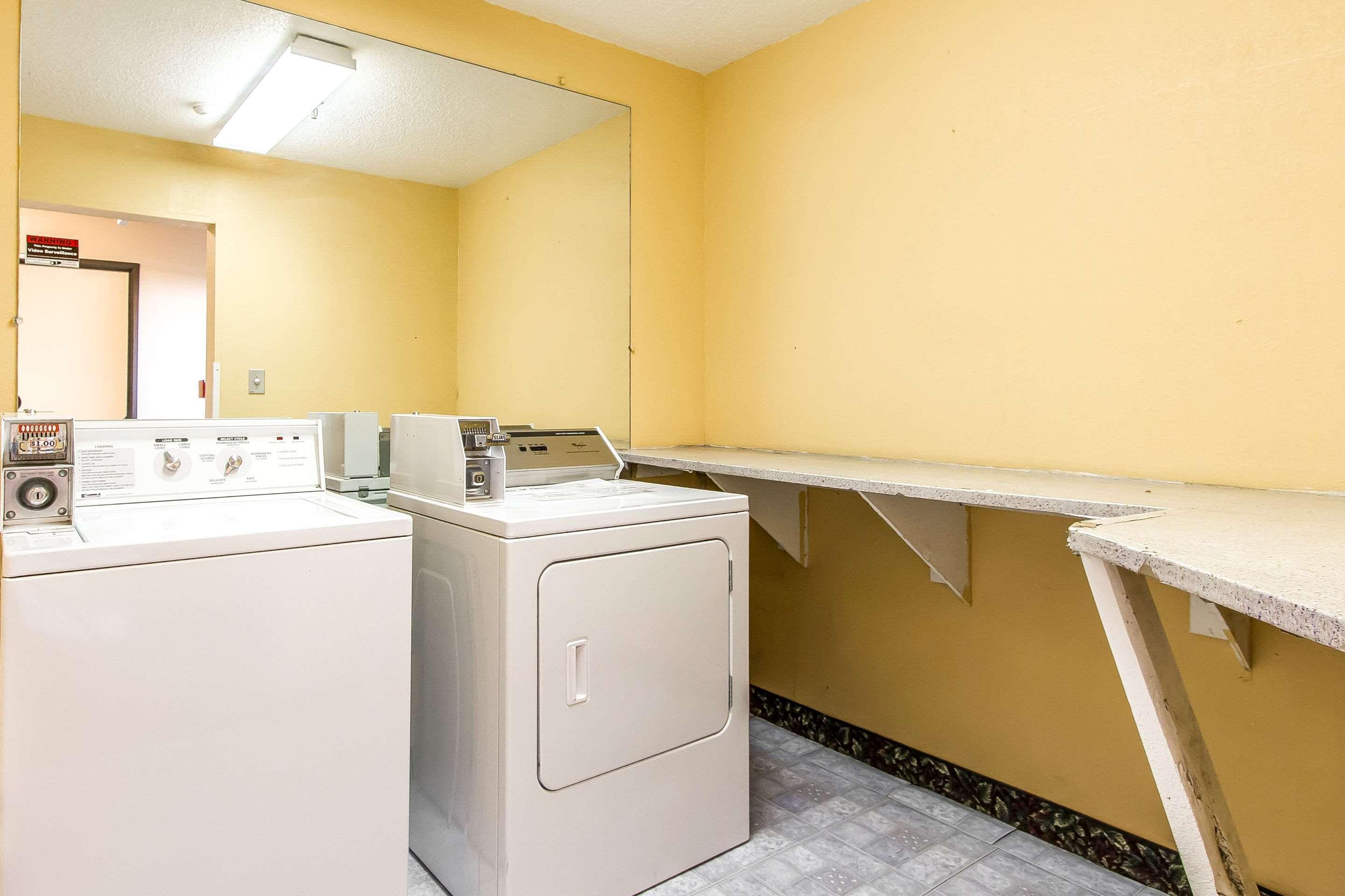 Econo Lodge & Suites Pekin Zewnętrze zdjęcie